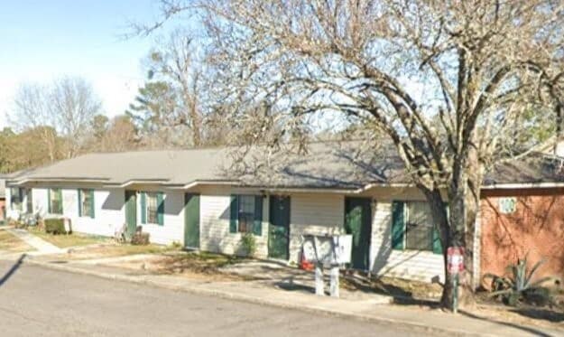 property at 4350 Lakewood Ct