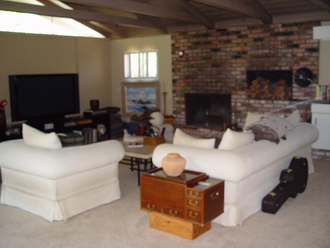 2130 Ward Way in Woodside, CA - Foto de edificio - Building Photo