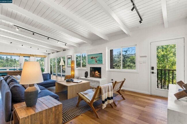 5915 Alhambra Ave in Oakland, CA - Building Photo - Building Photo