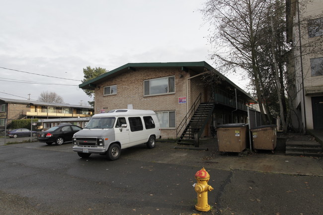 14332 32nd Ave NE in Seattle, WA - Foto de edificio - Building Photo