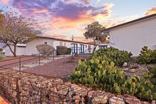 Zona Village in Tucson, AZ - Building Photo