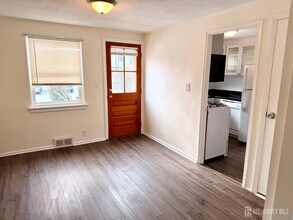 139 Newman St in Metuchen, NJ - Building Photo - Building Photo