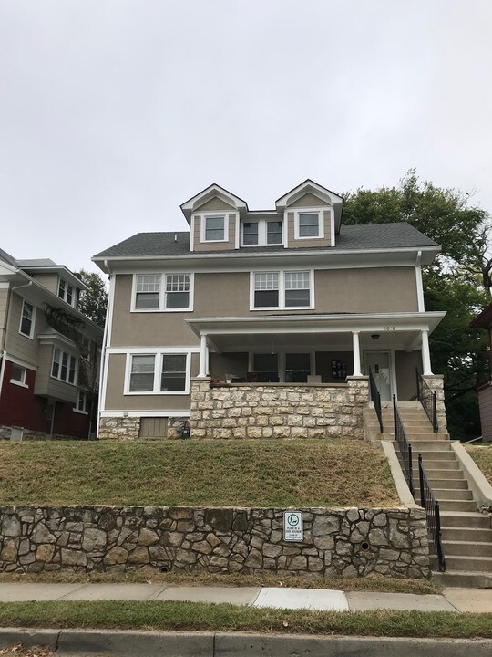 4046 McGee St in Kansas City, MO - Building Photo