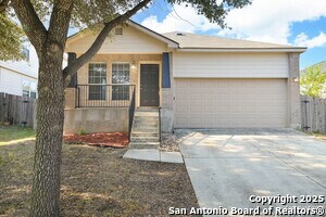 10374 Oakwood Crest in San Antonio, TX - Building Photo