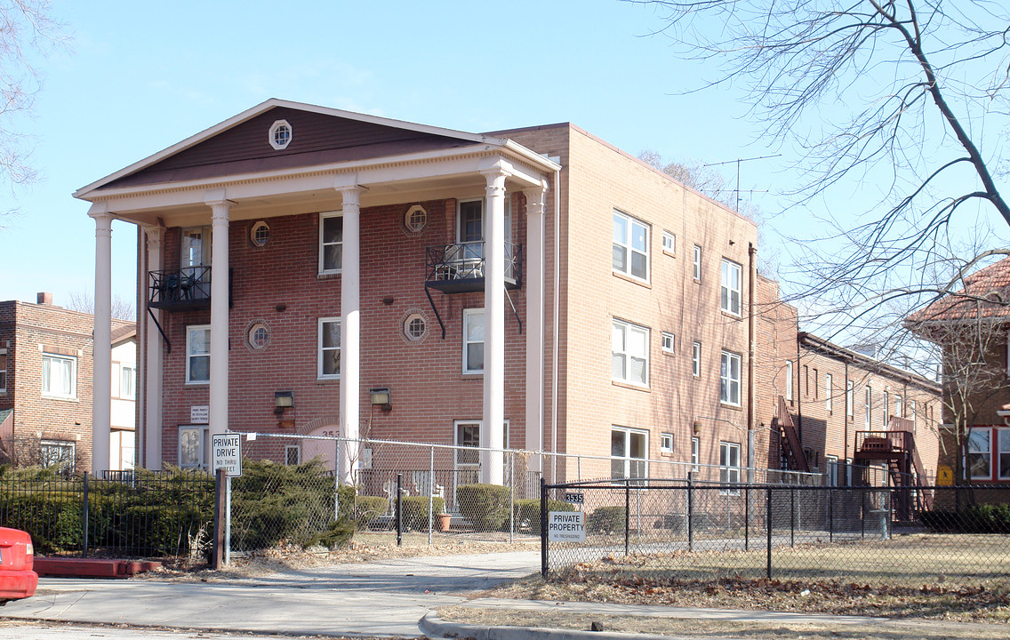 Brownstone Apartments in Indianapolis, IN - Building Photo