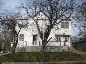 182 14th Ave SW in Cedar Rapids, IA - Building Photo