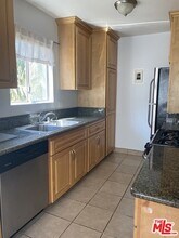 2134 S Bentley Ave-Unit -4 in Los Angeles, CA - Foto de edificio - Building Photo