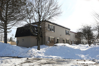 Colonial Square in Amsterdam, NY - Building Photo - Building Photo