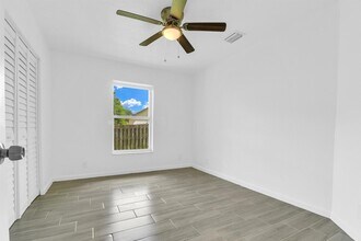 13910 Folkestone Cir in Wellington, FL - Building Photo - Building Photo
