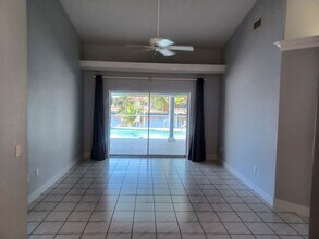 4416 SW 24th Ave in Cape Coral, FL - Foto de edificio - Building Photo