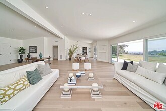1641 Tower Grove Dr in Beverly Hills, CA - Building Photo - Building Photo