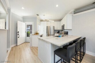 1133 Sweetwater Ln in Naples, FL - Foto de edificio - Building Photo