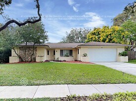 6916 Sugarbush Dr in Orlando, FL - Building Photo