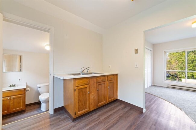 325 E 8th St, Unit 2 in Duluth, MN - Building Photo - Building Photo