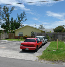 712-716 NE 15th St in Fort Lauderdale, FL - Foto de edificio - Building Photo