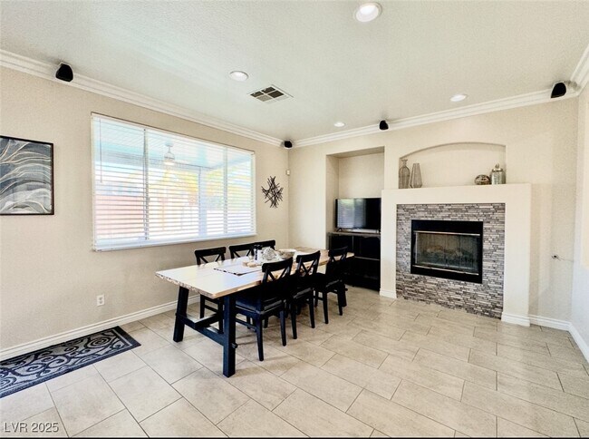 8842 Sierra Linda Dr in Las Vegas, NV - Building Photo - Building Photo