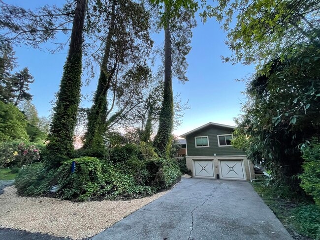 8723 SW Gorsuch Rd in Vashon, WA - Building Photo - Building Photo