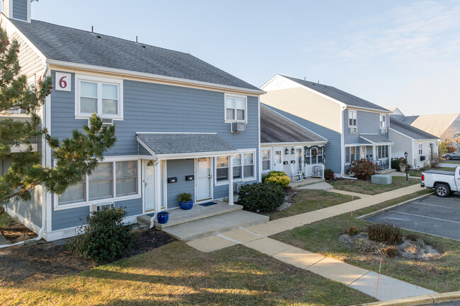 Breakwater Cove in Monmouth Beach, NJ - Building Photo - Building Photo