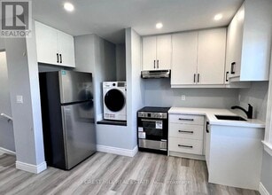 16 Nassau St in Oshawa, ON - Building Photo - Building Photo