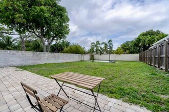 719 NE 38th St in Oakland Park, FL - Building Photo - Building Photo