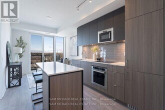 220 Missinihe Way in Mississauga, ON - Building Photo - Building Photo