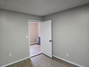 217 W 17th St in Higginsville, MO - Foto de edificio - Building Photo