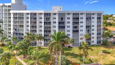 2731 NE 14th St in Pompano Beach, FL - Building Photo - Building Photo