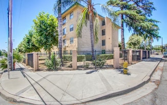 363 E Gilbert St in San Bernardino, CA - Building Photo