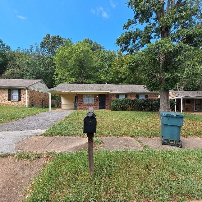 property at 3286 Sandy Springs Dr