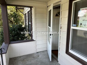 3002 Victor Pl in Everett, WA - Building Photo - Building Photo