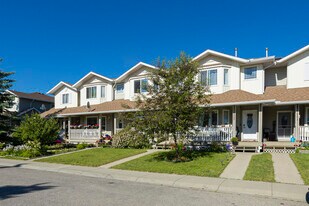 609 19 St SE in High River, AB - Building Photo