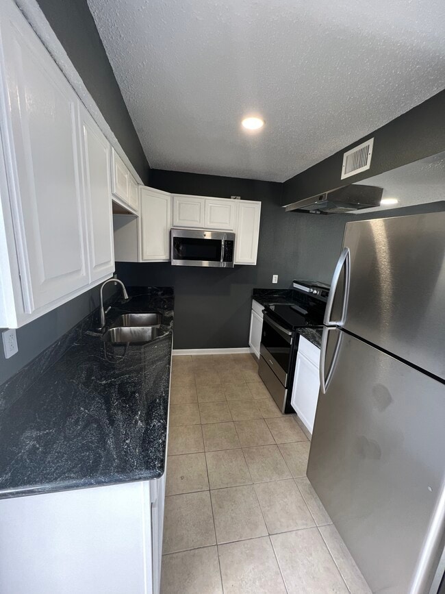 520 Revere Dr, Unit A in La Place, LA - Building Photo - Building Photo