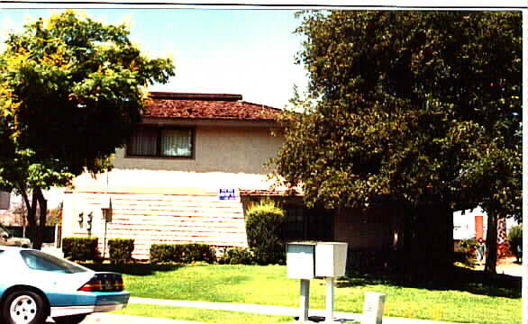 24511 Raymond Way in Lake Forest, CA - Building Photo - Building Photo