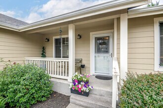 15815 Yelm Terra Way SE in Yelm, WA - Foto de edificio - Building Photo