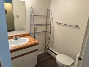 639-639 Constance Ave in Victoria, BC - Building Photo - Building Photo