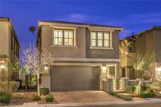 12540 Skylight View St in Las Vegas, NV - Building Photo - Building Photo