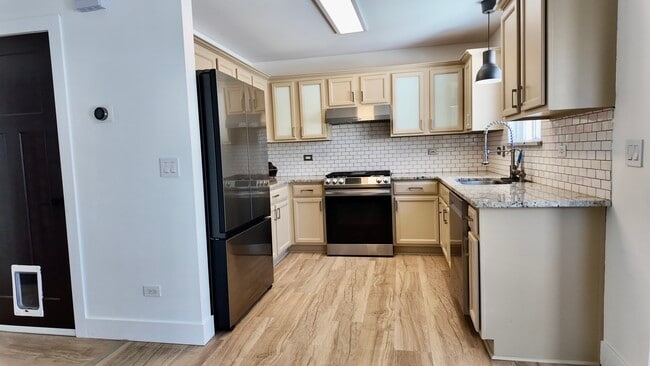 68 Kempton Dr in Romeoville, IL - Building Photo - Building Photo