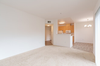 Cornerstone Apartments in San Ramon, CA - Building Photo - Interior Photo