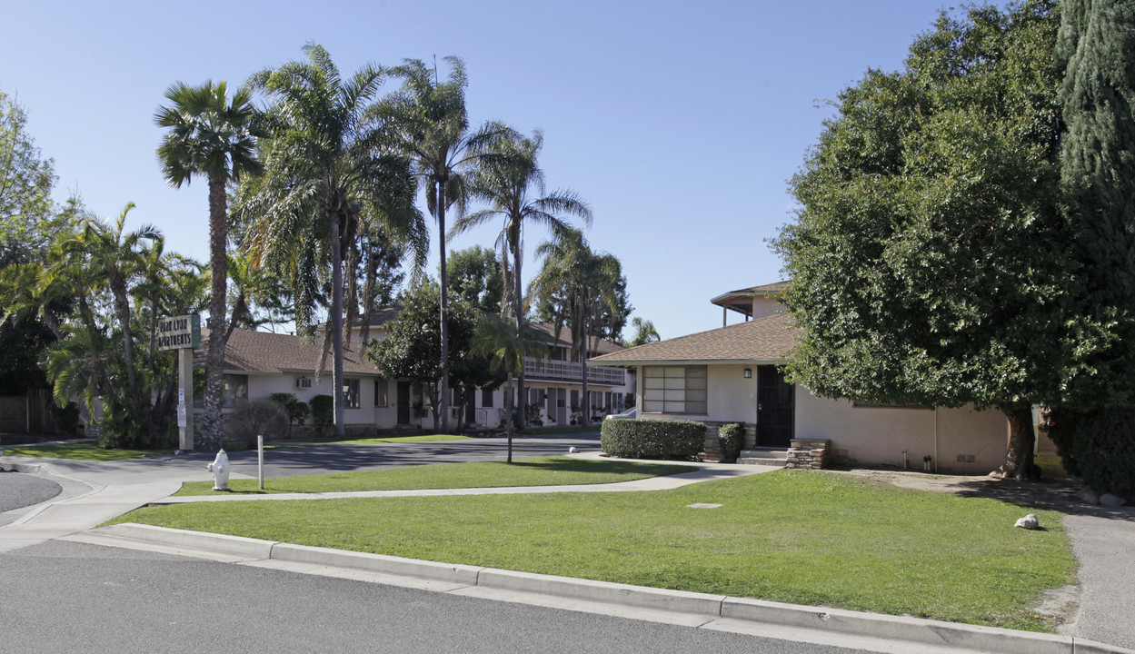 Park Lyon Apartments in Santa Ana, CA - Building Photo