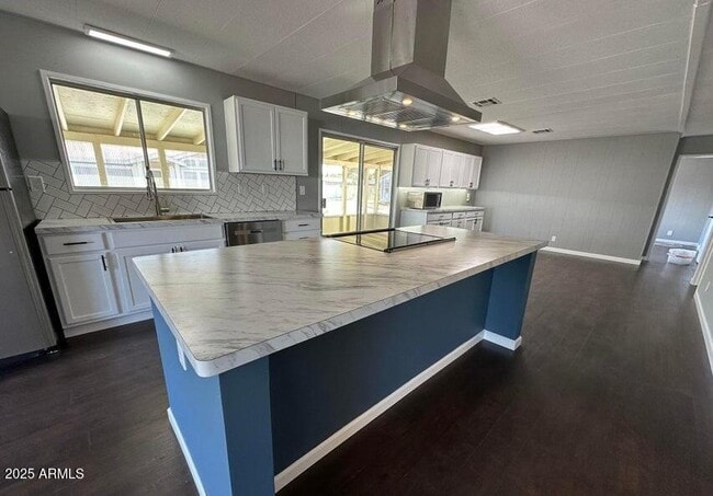 2501 W Wickenburg Way in Wickenburg, AZ - Building Photo - Building Photo