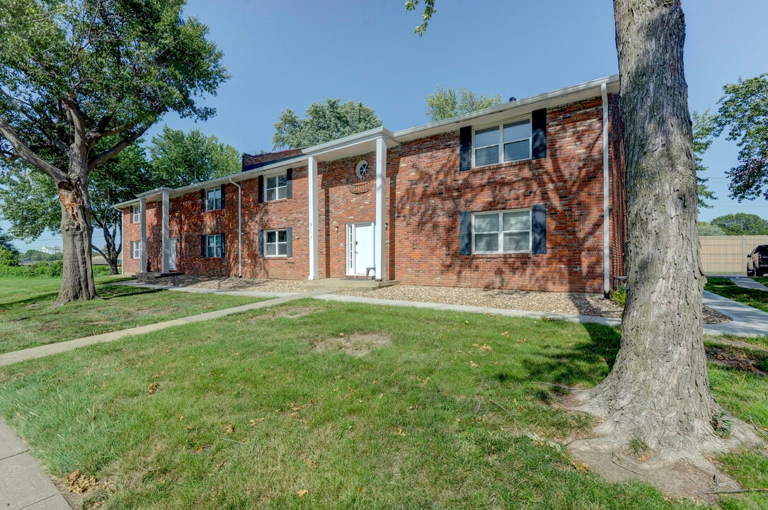 9115 Nieman Rd, Unit Apt 91111 unit 1 in Overland Park, KS - Building Photo