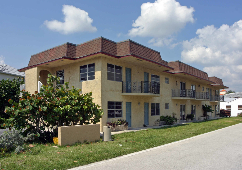 270 Mercury Cor in Juno Beach, FL - Foto de edificio