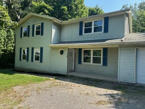 109-111-111 Stonecliff Dr in Rochester, NY - Building Photo - Building Photo
