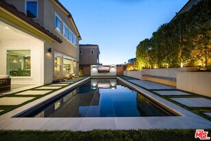 20643 Wood Rose Ct in Los Angeles, CA - Building Photo