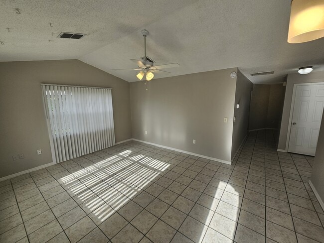 4369 Azora Rd in Spring Hill, FL - Building Photo - Building Photo