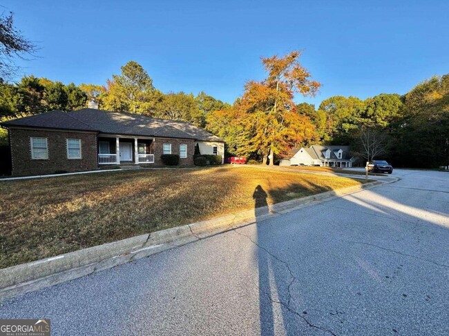 1940 Streamwood Dr in Loganville, GA - Building Photo - Building Photo