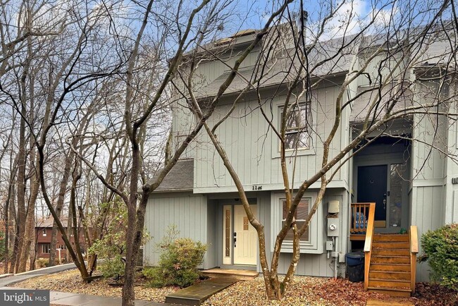 11186 Glade Dr in Reston, VA - Foto de edificio - Building Photo