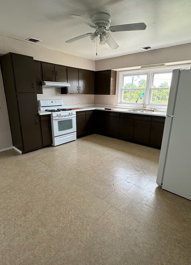 property at 1111 US-41