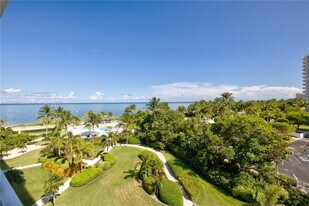 609 Ocean Dr in Key Biscayne, FL - Building Photo