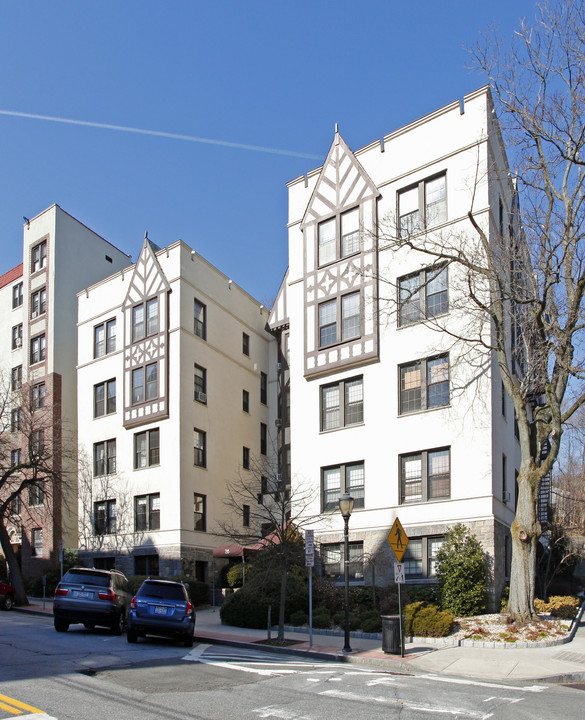 Gramatan Parkways in Yonkers, NY - Foto de edificio